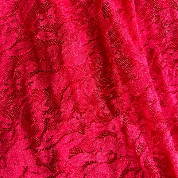 Lulu’s form fitting red lace midi dress - Picture 3 of 3